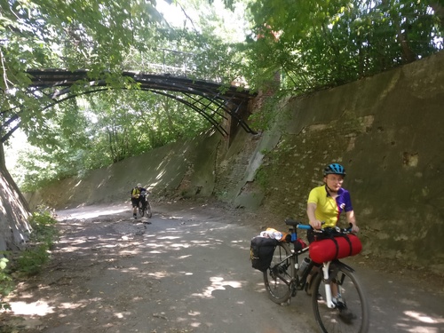 Я не знаю, что это, но оно ассоциируется у меня только с японскими участками Colin McRae Rally '04