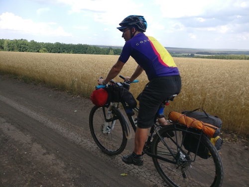 Здесь была шутка про бескрайние поля, но даже мне она показалась слишком пошлой
