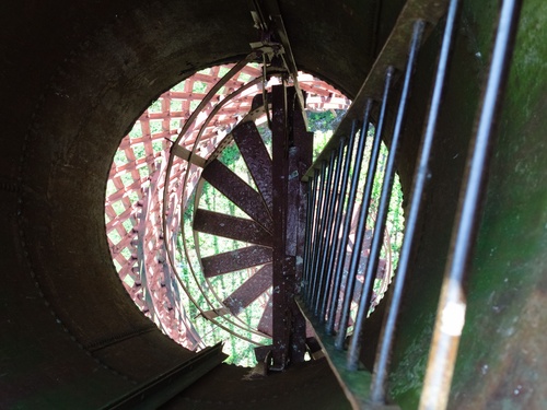 Я не знаю даже, в какую сторону там хуже смотреть