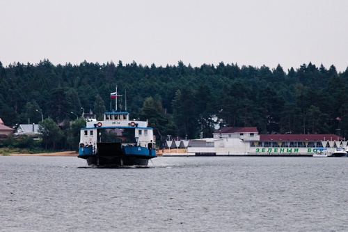 Наш паром подплывает, наконец. Дорога домой начинается здесь.