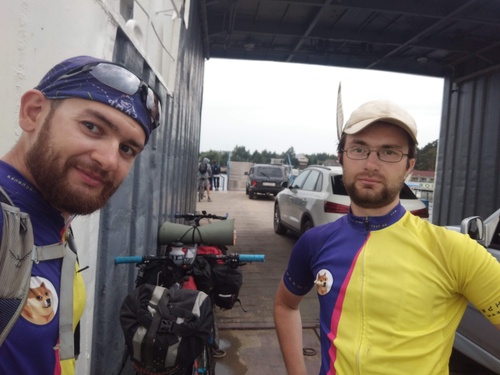 ...и всё, что мы получили - футболки с Пёселем.