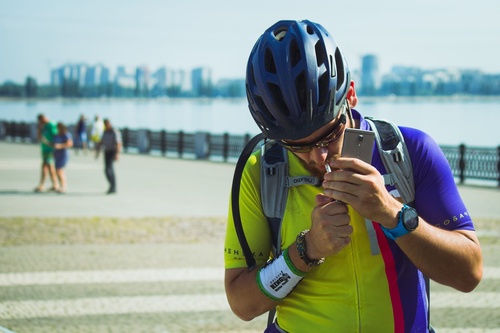 Команда "Велособаченька" безусловно выступает за здоровый образ жизни: я придерживаюсь строгого режима питания, Павел не курит, а Миша... не знаю, занимается волейболом?