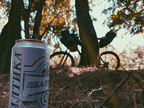 Безалкогольная Балтика на жаре и после длительного вкручивания каким-то образом превращается из достаточно сомнительного пойла в один из лучших напитков, придуманных человеком, удивительно