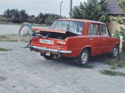 Один из немногих встреченных велосипедов. Очень непочтительно.